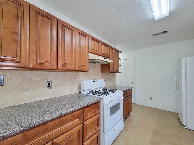 Building Photo - 16807 Sussex Dr