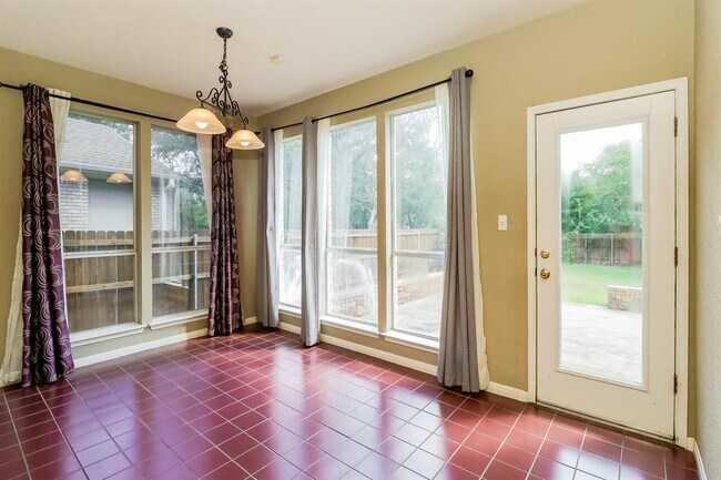 Building Photo - 6308 Clairmont Dr
