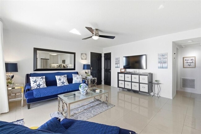 Building Photo - 5280 Coquina Key Dr SE