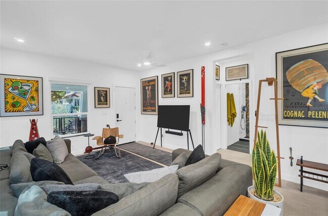 Building Photo - 747 2nd St N