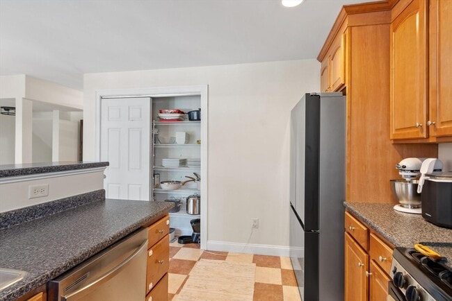 Building Photo - 270 Littleton Rd