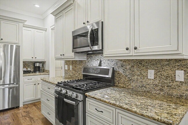 Building Photo - 7492 Sunny Mariana Ct