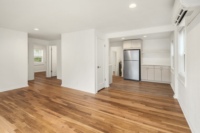 Building Photo - 4732 45th Ave S