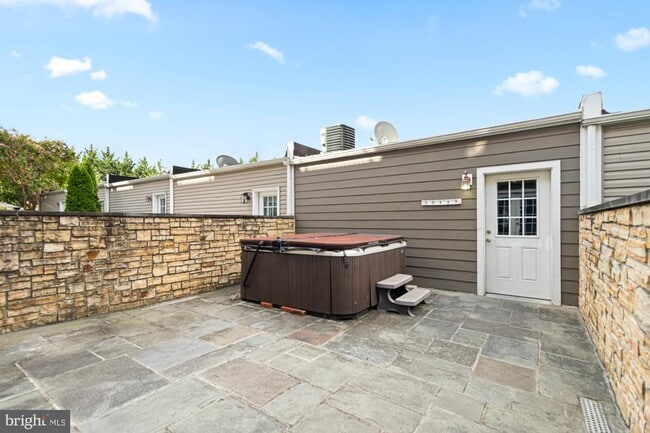 Building Photo - 1324 Race St