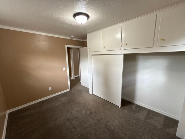 Building Photo - 465 Madrona Ave SE