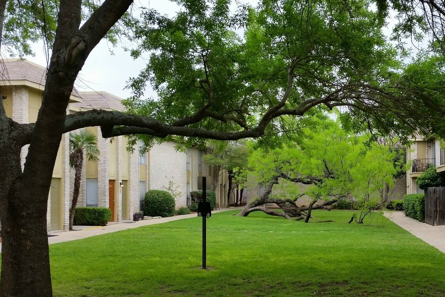 Primary Photo - Chevy Chase Apartments