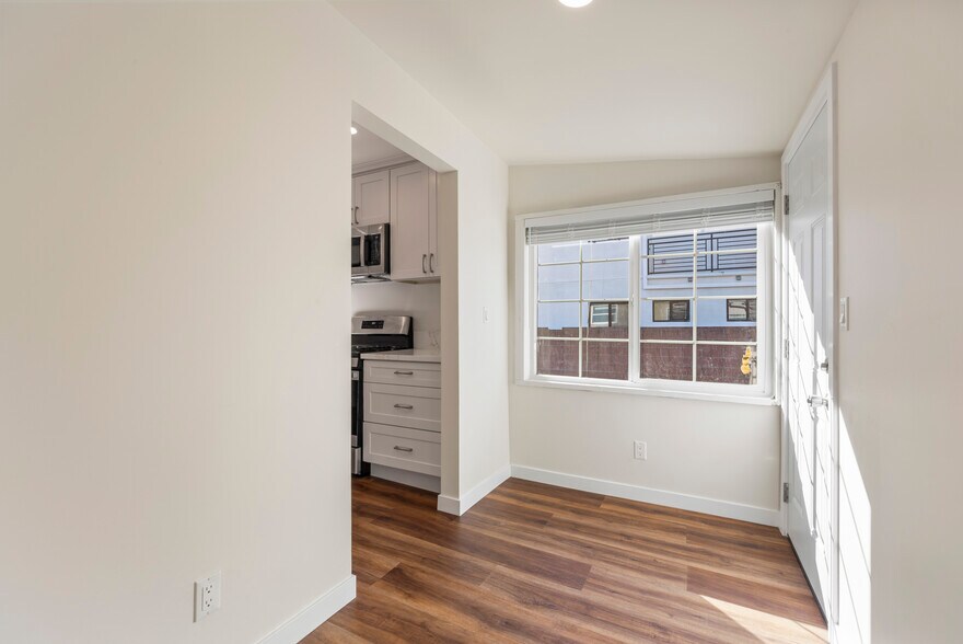 Building Photo - 1443 W 36th Pl