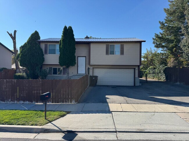 Primary Photo - Beautiful 4-Bedroom, 2-Bath Home with Clas...