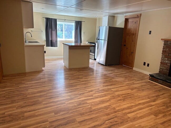 Building Photo - Cozy Cabin Close to Sunriver