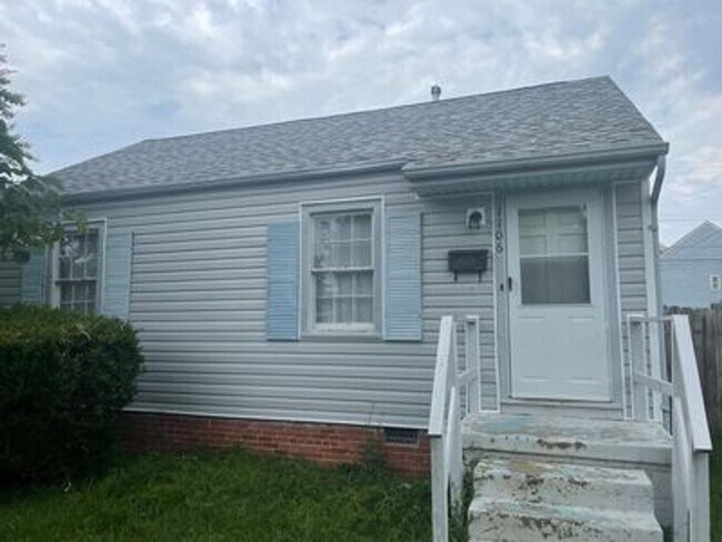 Building Photo - 2 bed house on Rva Northside!  Central hvac, hardwoods,all electric, lots of parking, laundry,