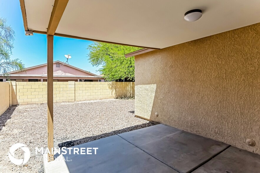 Building Photo - 1594 W Swisher Pl