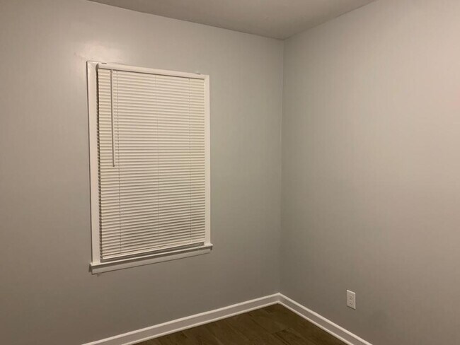 Building Photo - 324 Mays Ave