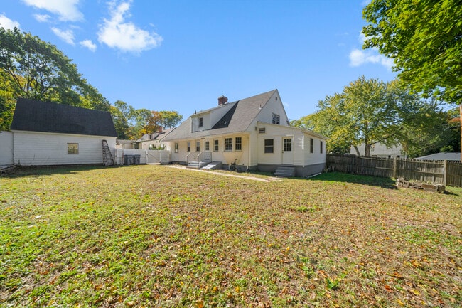 Building Photo - 20 Rosina Rd