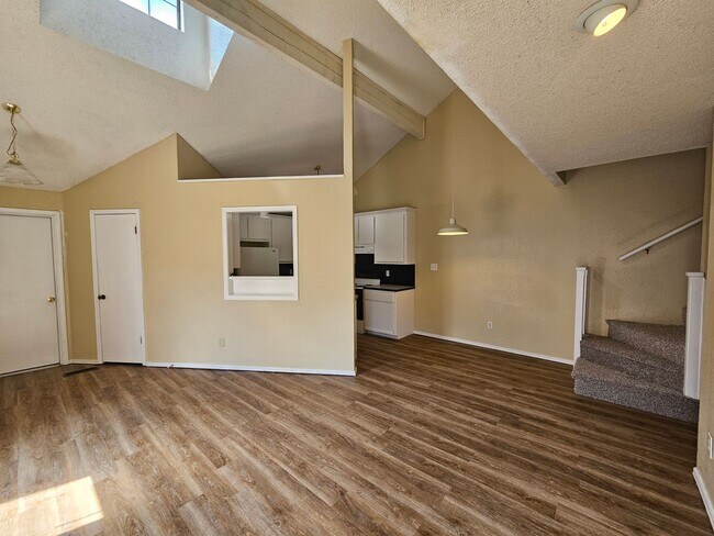 Building Photo - (3) Bed/(2) Bath West Norman Townhome Available NOW!