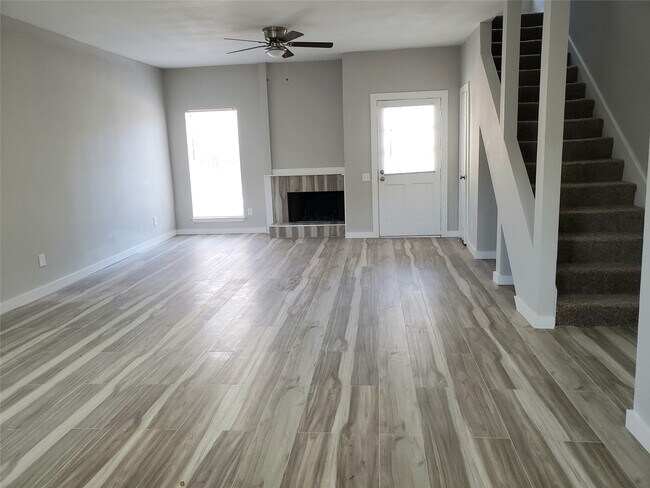 Building Photo - 11710 Southlake Dr