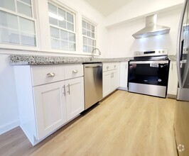 Building Photo - Available July 2025 : Beautiful 3-Bedroom ...