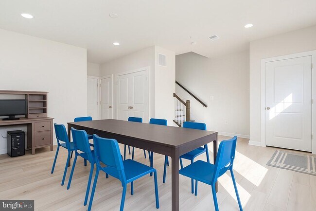 Primary Photo - 8642 Satinwood Dr