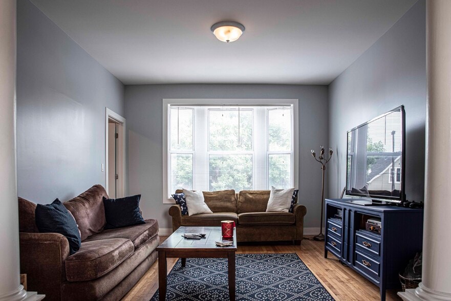 Building Photo - 3112 N California Ave