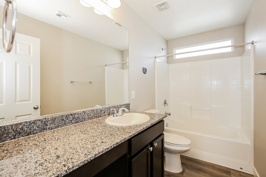 Building Photo - 1077 Water Cove St