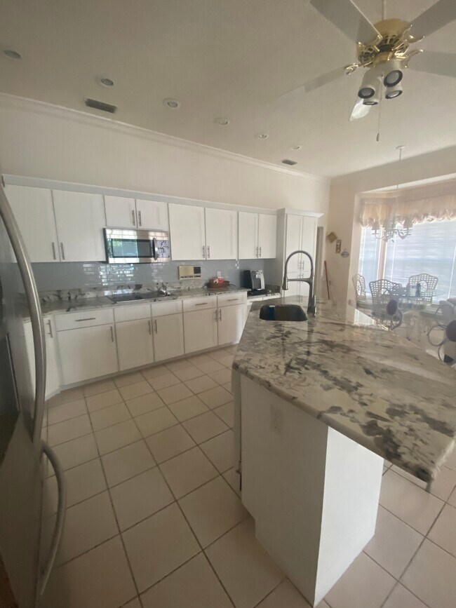 Kitchen - 7103 Montreal Dr