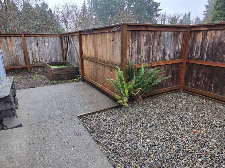 Enclosed patio - 220 Israel Rd SW