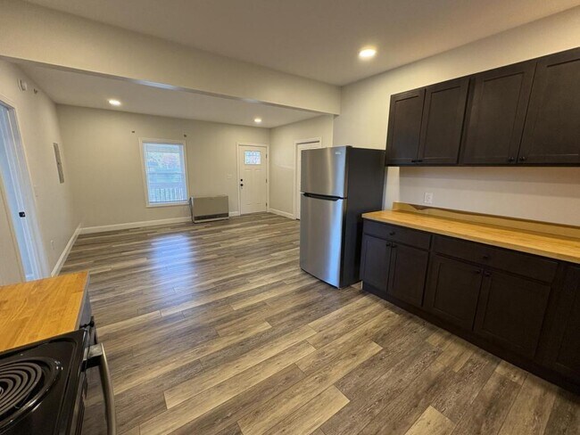 Building Photo - 39 High St