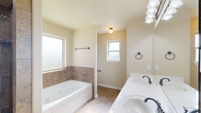 Building Photo - 2 WEEKS FREE RENT + $1,895 ONE STORY 4 BEDROOM WITH 3 FULL BATHS