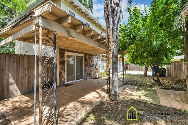 Building Photo - Charming 3-Bed Oasis with 2 Full Baths in Sacramento's Serene Pocket Neighborhood