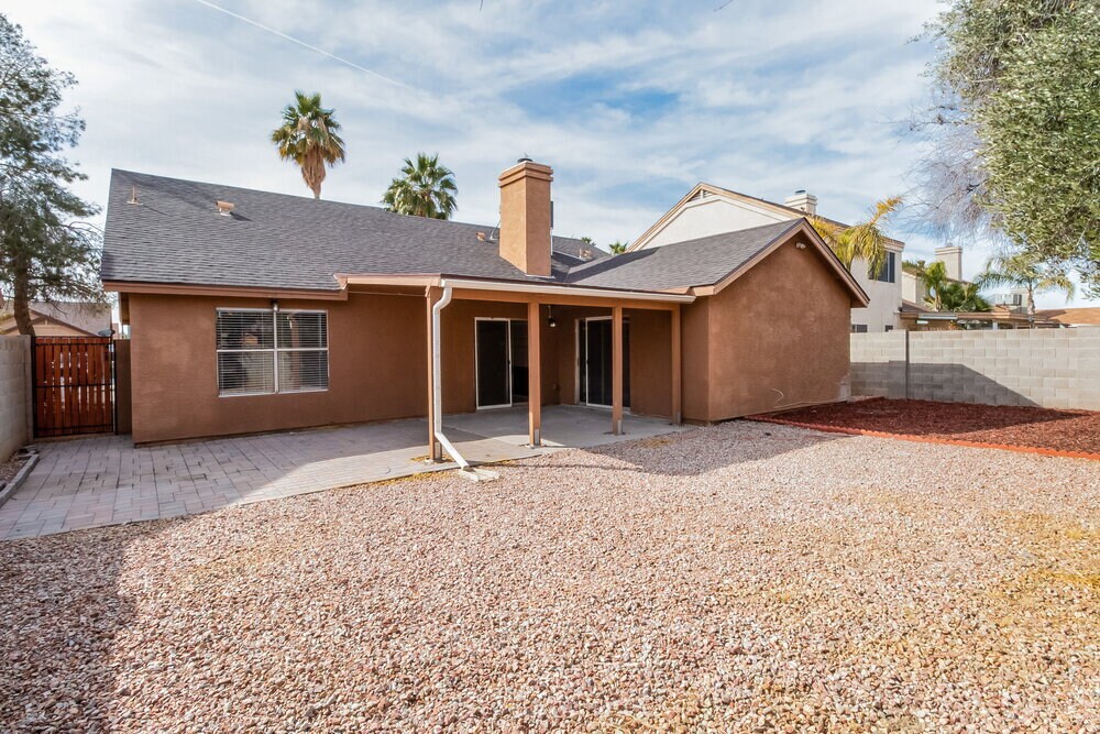 Building Photo - 7848 W Fleetwood Ln