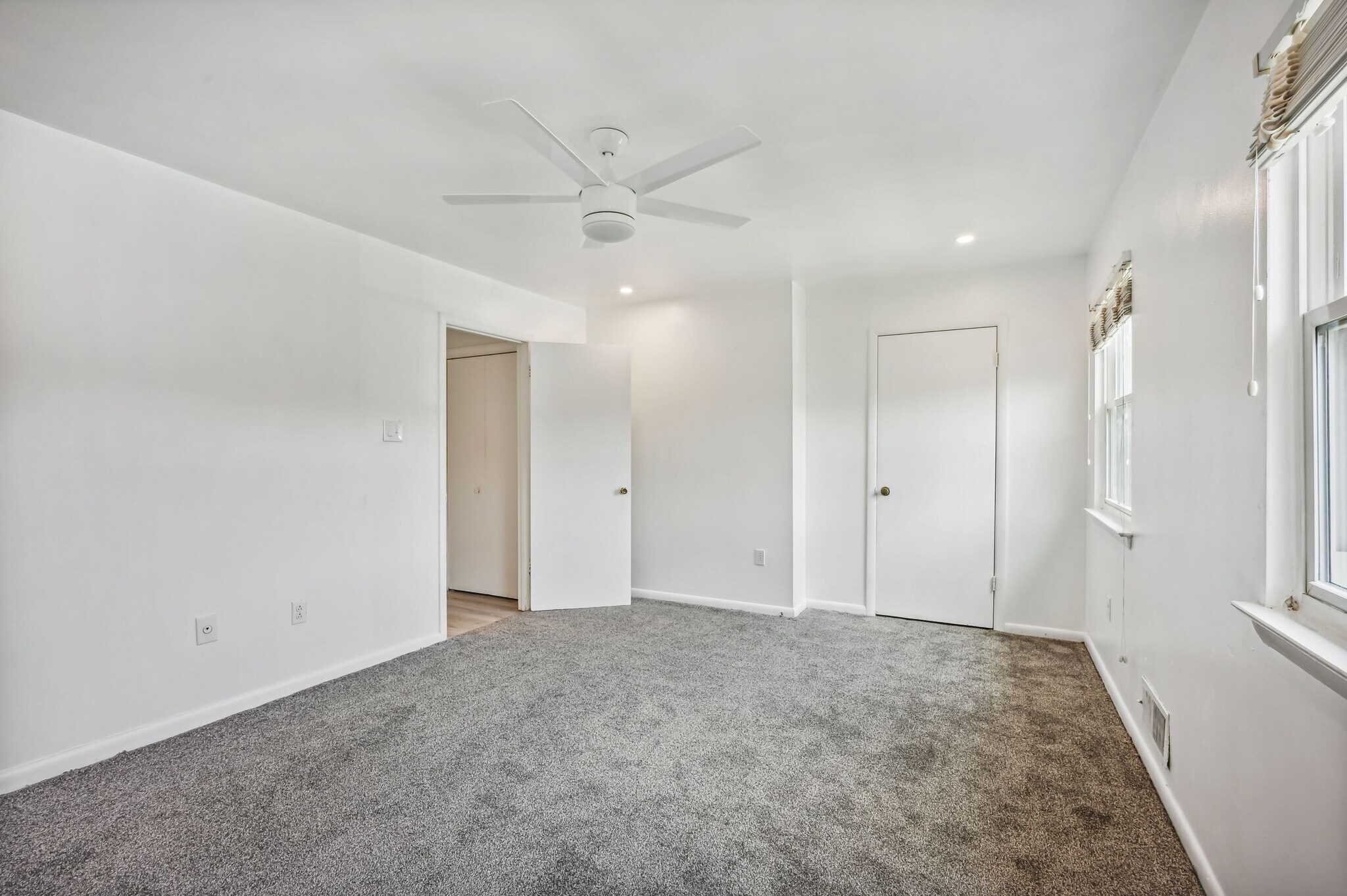 Building Photo - 3019 Sunset Ln