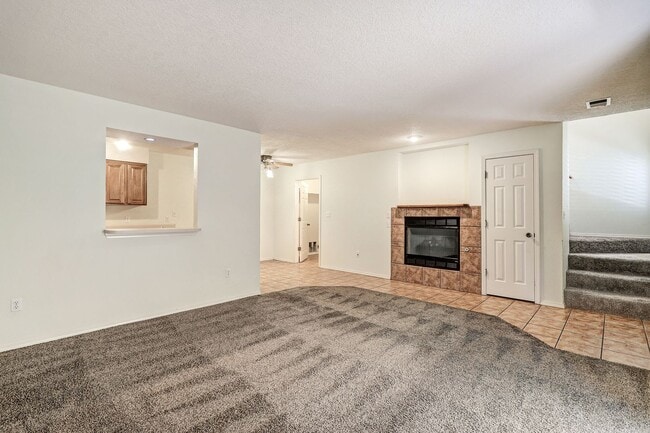 Building Photo - Oso Park Condo  3 Bedroom 2 !/2 Bath