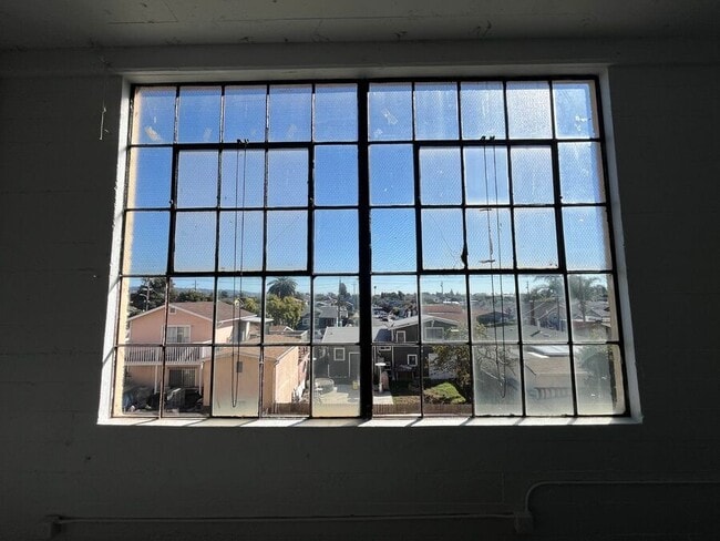 Building Photo - 1341 58th Ave