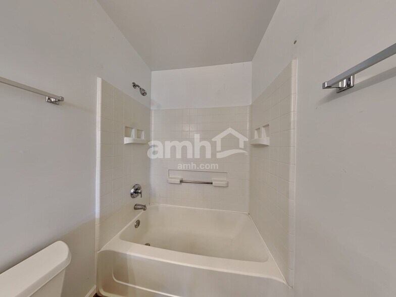 Building Photo - 9781 Chetwood Dr