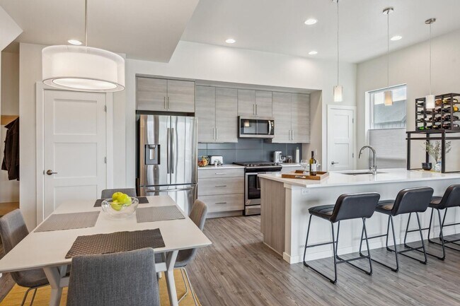 Building Photo - West Longmont 2BDR w/ Mountain Views