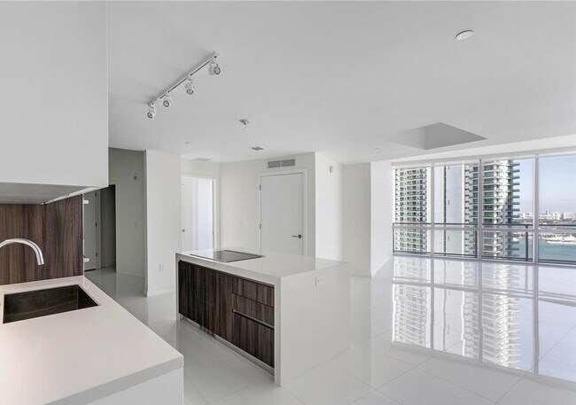 Building Photo - 851 NE 1st Ave