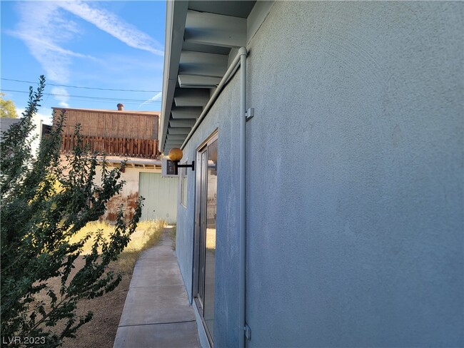 Building Photo - 1111 Arapaho Way