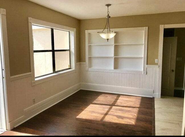 Building Photo - 2434 Sarno Rd