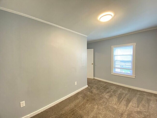 Building Photo - 9 Patten Ct