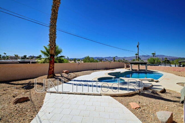 Building Photo - 304 Acoma Blvd S