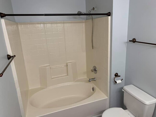 Building Photo - 104 Autumn Pine Ct