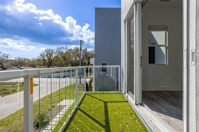 Building Photo - 2700 N Myrtle Ave