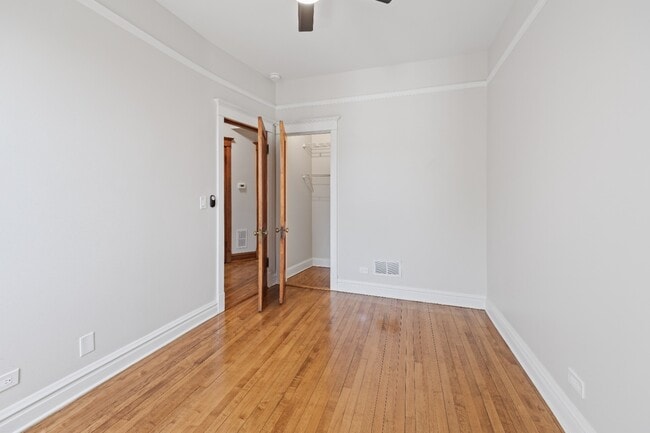 Building Photo - Garden unit: Renovated 1 bed in Logan Square - Now Leasing!