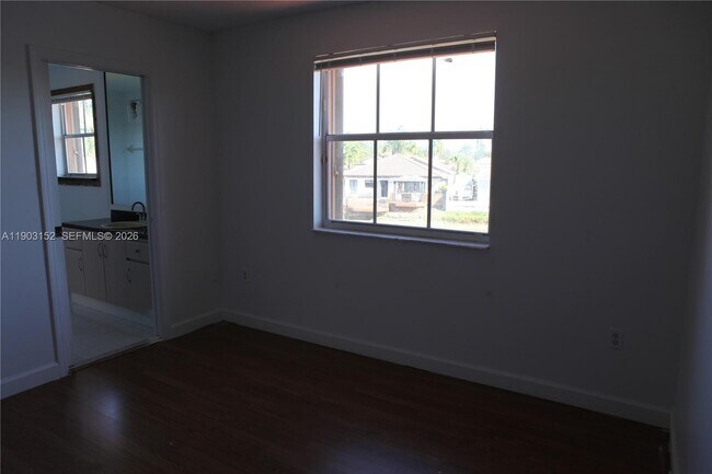 Building Photo - 985 NW 132nd Ct