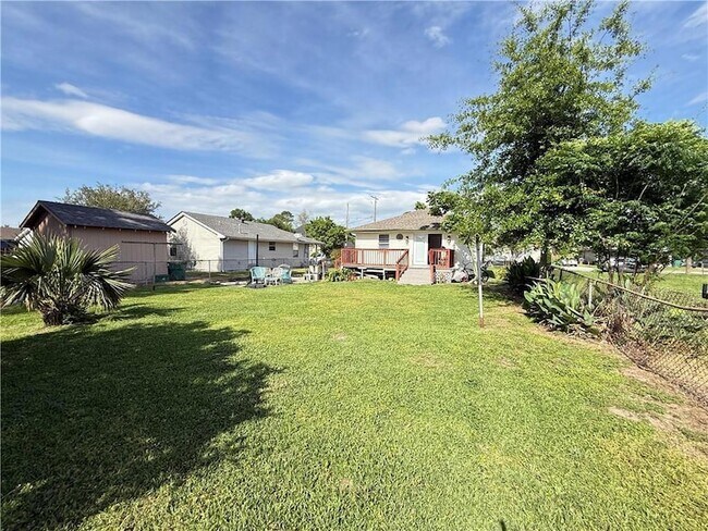 Building Photo - 628 Radiance Ave