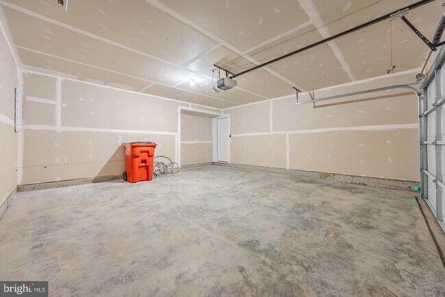 Building Photo - 110 Charing Cross Dr