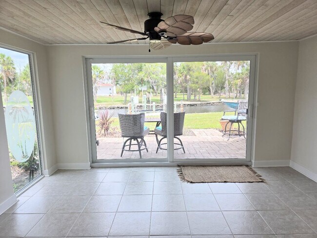 Building Photo - Islands Community Condo