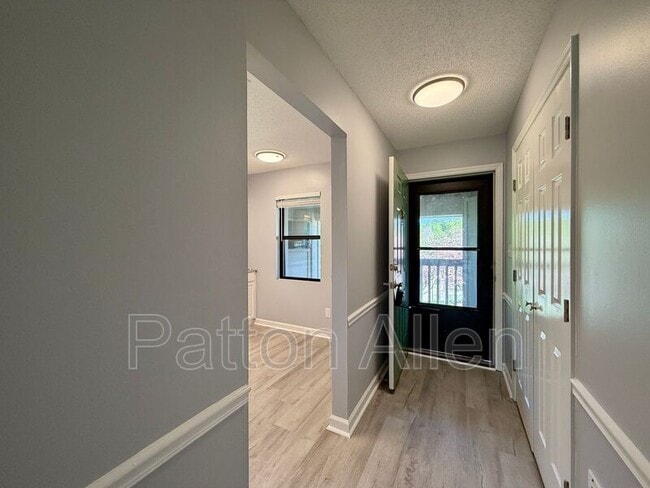 Building Photo - 2406 Abbey Cir