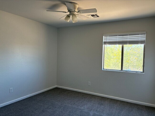 Building Photo - Beautiful 3 Bedroom Home in Camelback Ranch