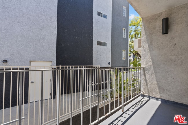 Building Photo - 15286 Sutton St