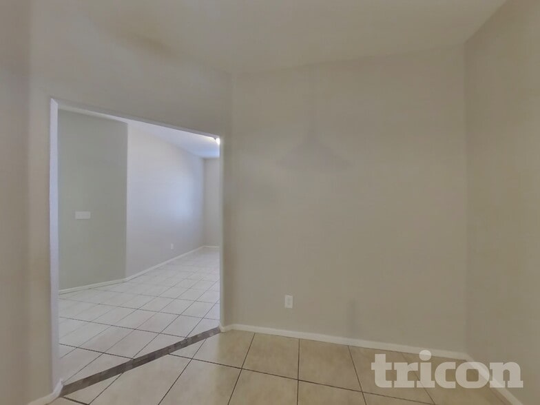 Building Photo - 6613 W Miami St